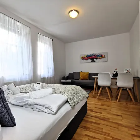 Bohnapartments Steigerwald - In Der Stadt - Vollausstattung - Wlan - Gratis Parkplaetze Appartement *